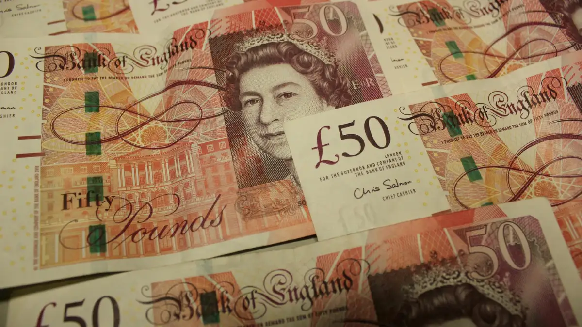 Banco de Inglaterra reduce el QT y mantiene tasas de interés