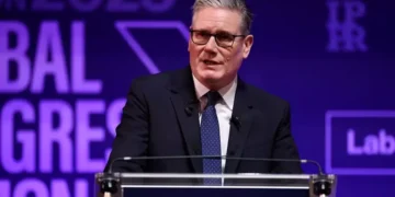 Crecen las críticas al plan “BritCard” de Keir Starmer entre partidos, expertos y ciudadanos confrontando la propuesta de identidad digital.