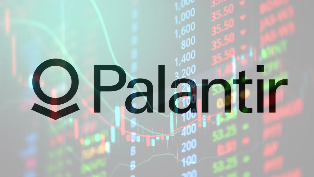Palantir frente a una pantalla con gráficos bursátiles en descenso, reflejando la caída de sus acciones por problemas de seguridad en NGC2.